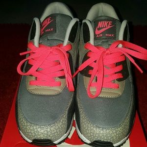 Air Max 90's Essential