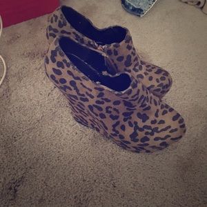 LEOPARD WEDGES