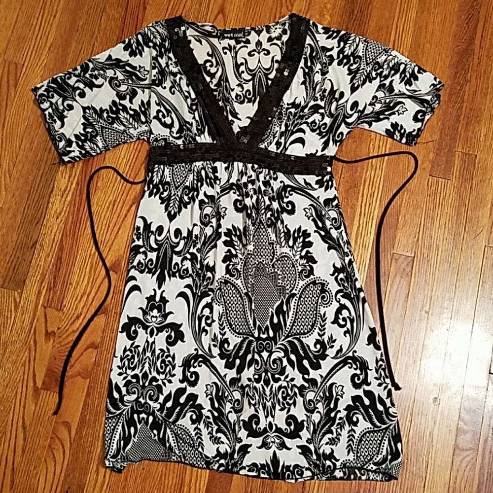Black/white floral dress