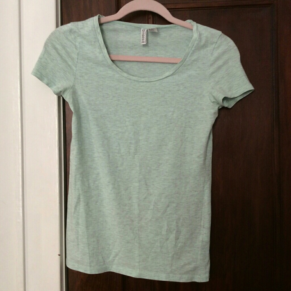light mint basic tee