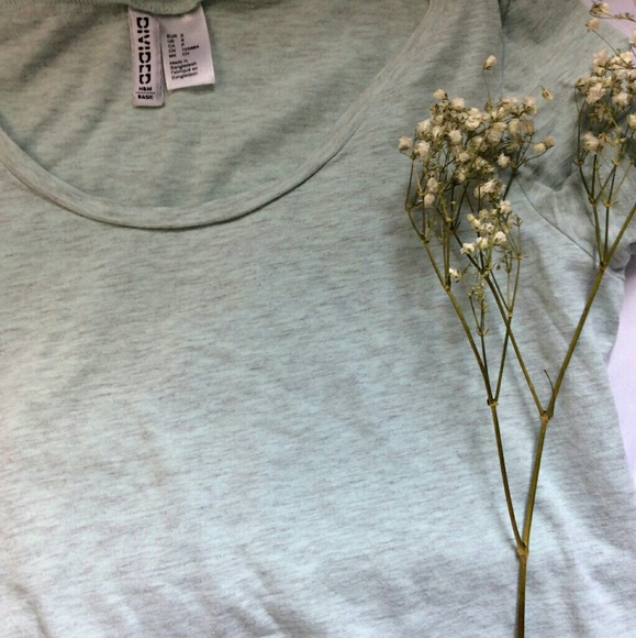 light mint basic tee - Picture 3 of 4