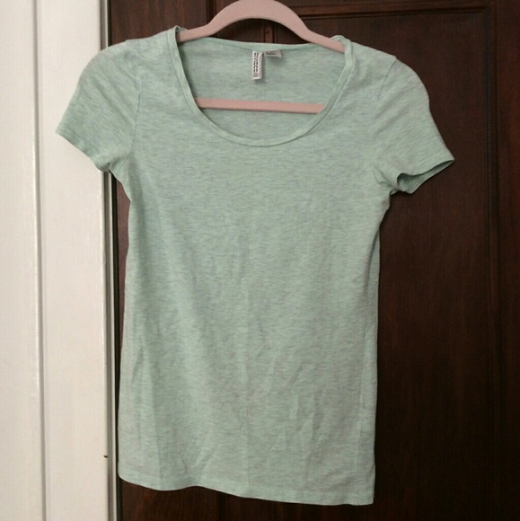 light mint basic tee - Picture 1 of 4