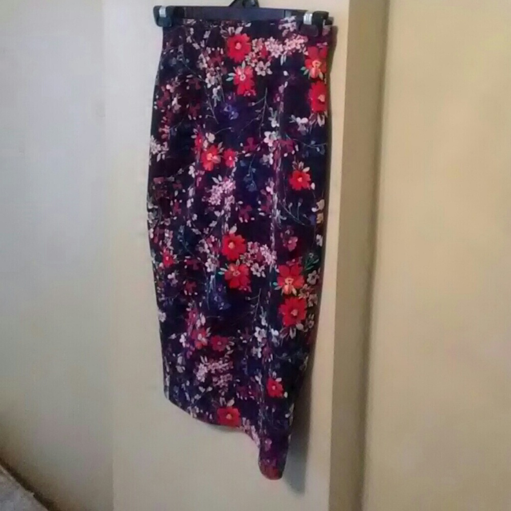 Hot fitted Floral Skirt