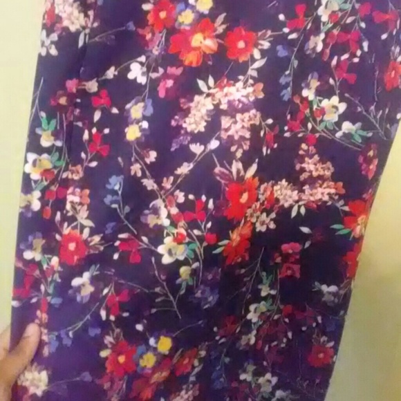 Hot fitted Floral Skirt - Picture 2 of 6