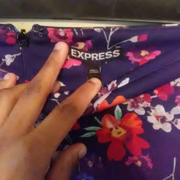 Hot fitted Floral Skirt - Picture 3 of 6