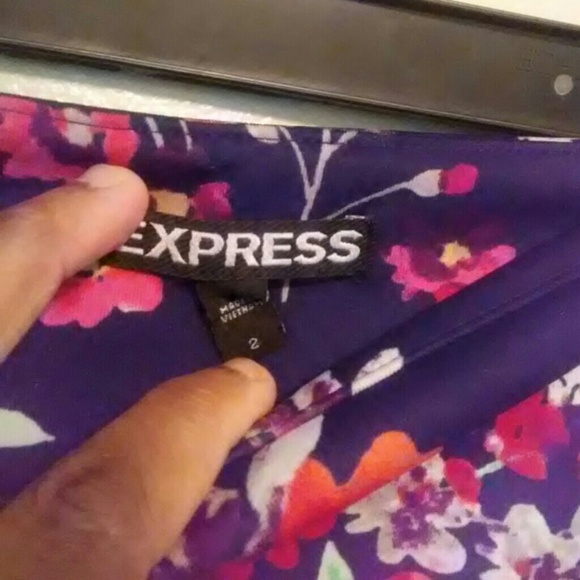 Hot fitted Floral Skirt - Picture 4 of 6