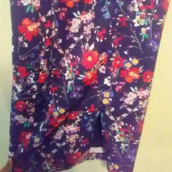 Hot fitted Floral Skirt - Picture 6 of 6