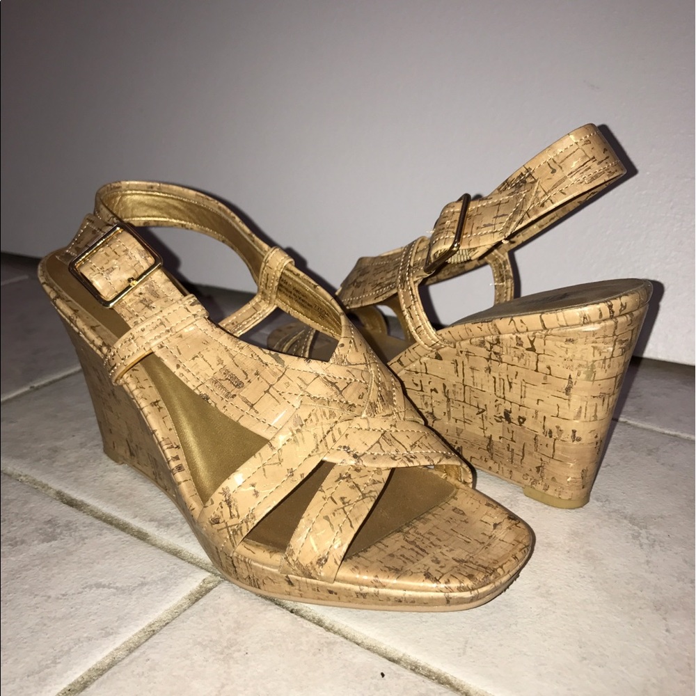 Fioni wedge sandals
