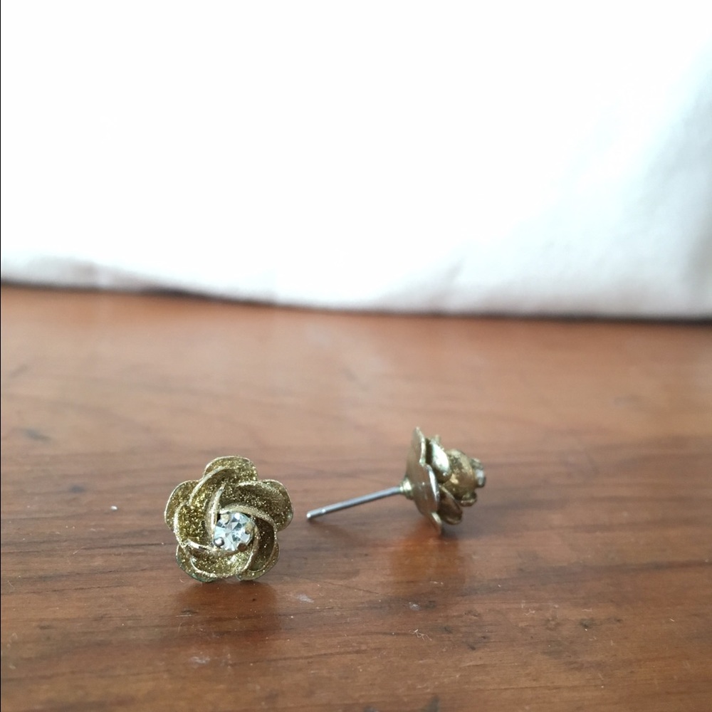Betsey Johnson gold rose stud earrings - Picture 2 of 3