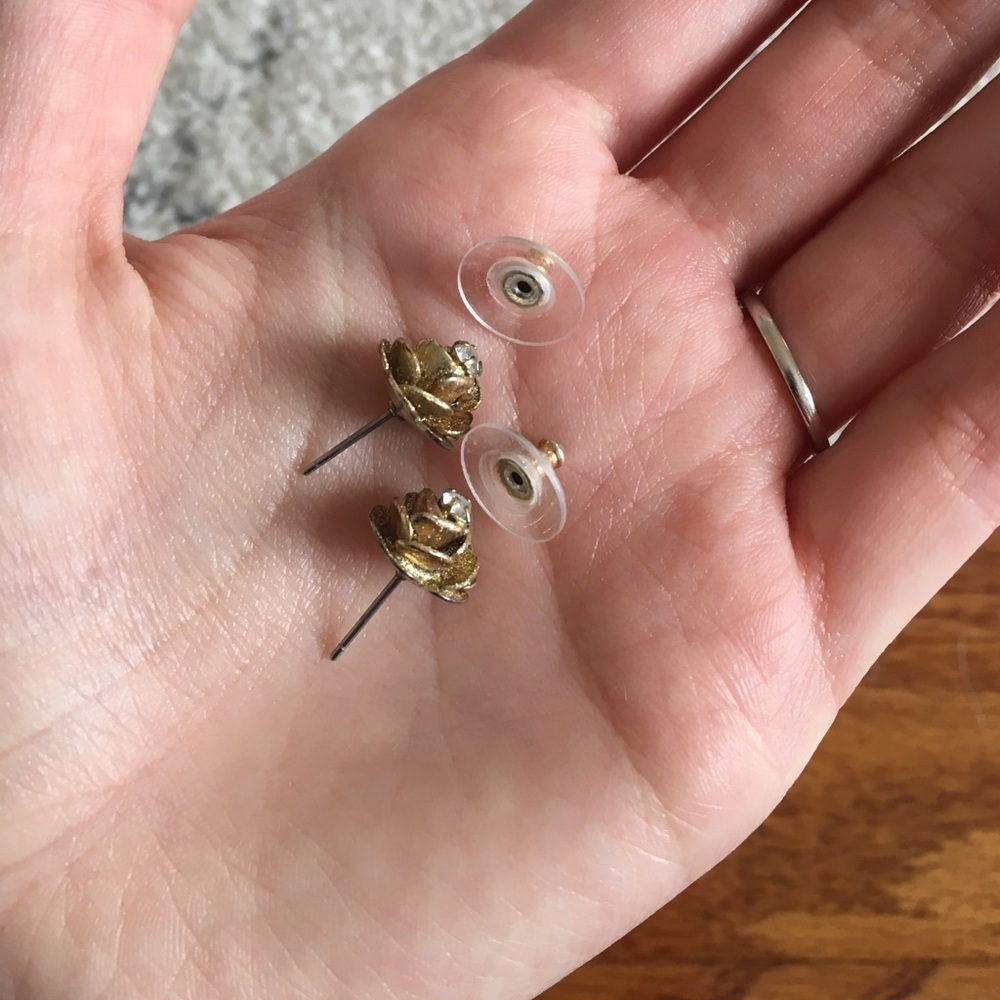 Betsey Johnson gold rose stud earrings - Picture 3 of 3