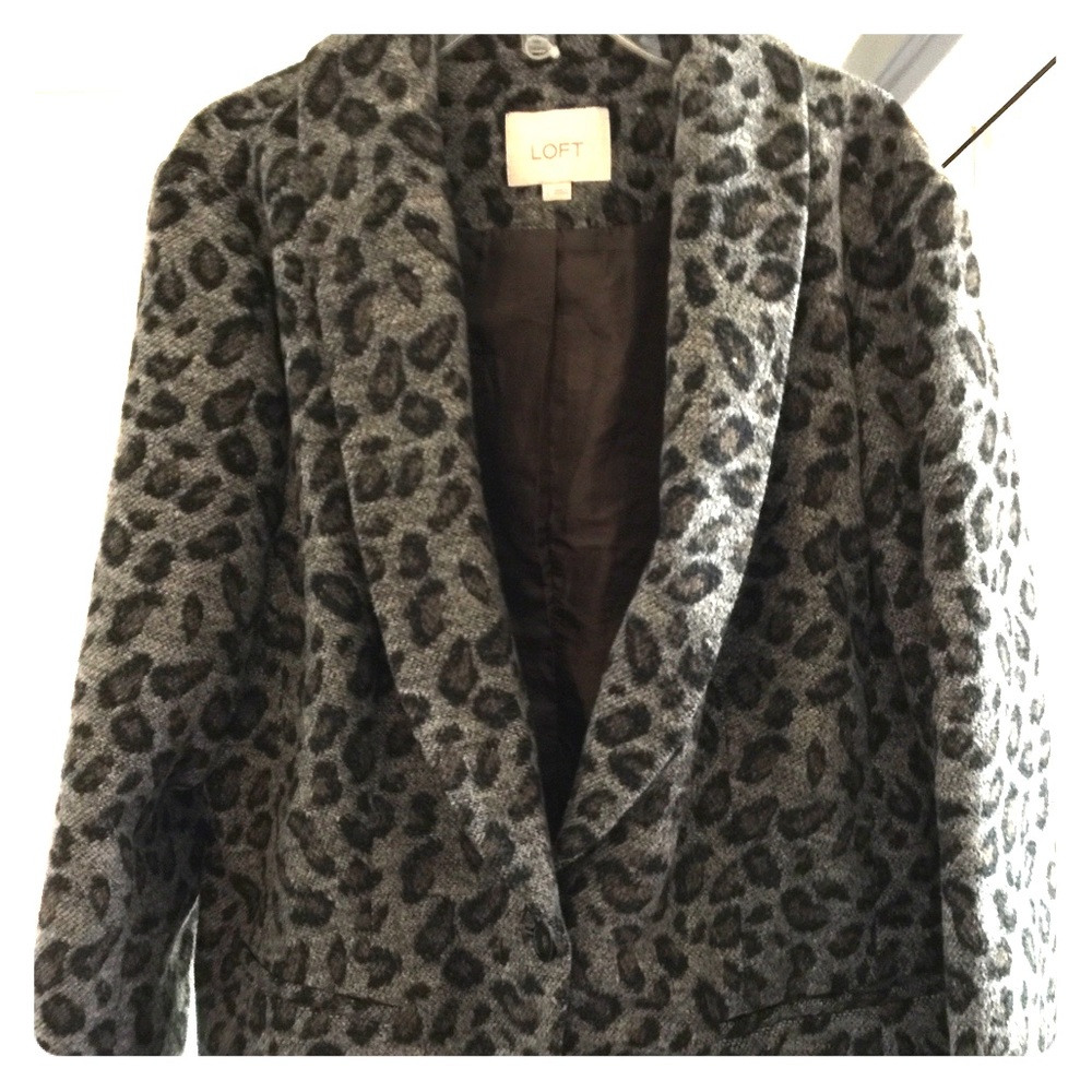 Leopard print with grey background wool blazer.