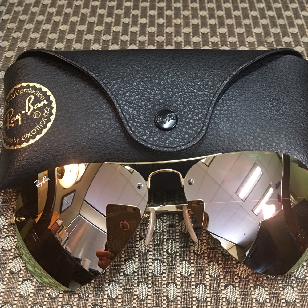 Gold mirrored rimless Ray Ban aviator sunnies 😎
