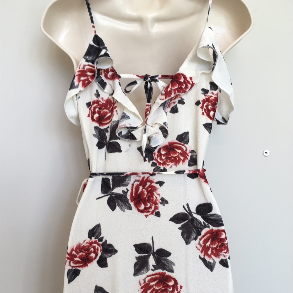 🔥SALE🔥NEW Chiffon Maxi dress - Picture 4 of 5