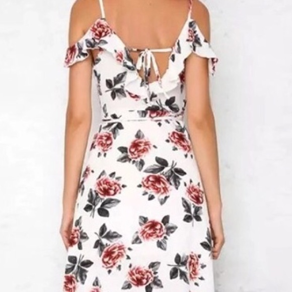 🔥SALE🔥NEW Chiffon Maxi dress - Picture 2 of 5