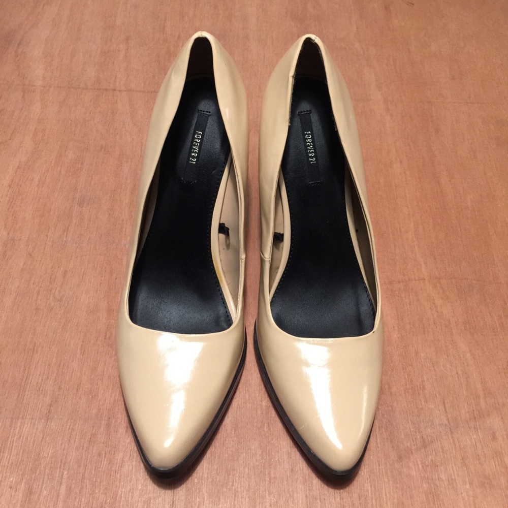 ⬇️Forever 21 Beige, Block Heel👀