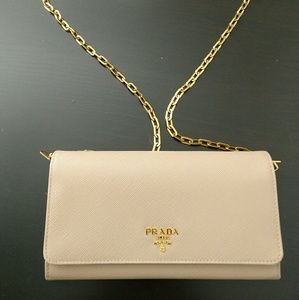 Prada wallet chain