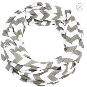Breastfeeding Scarf - Grey Chevron