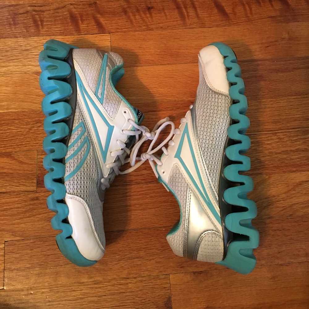 SALE ✨  Reebok Zig Zag Workout Sneakers