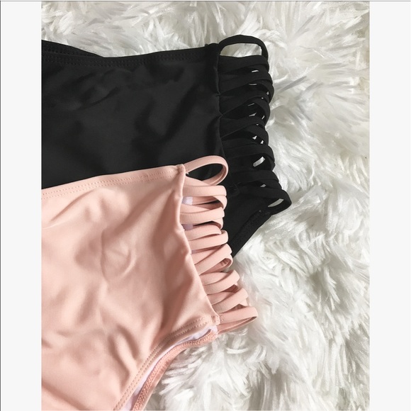 SOLD OUT || APRIL Bikini in Black - Picture 3 of 5