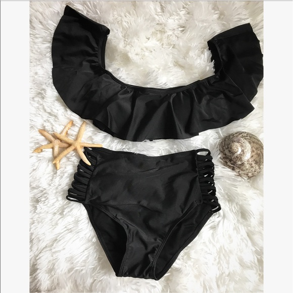 SOLD OUT || APRIL Bikini in Black - Picture 4 of 5