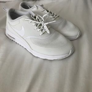 white nike theas