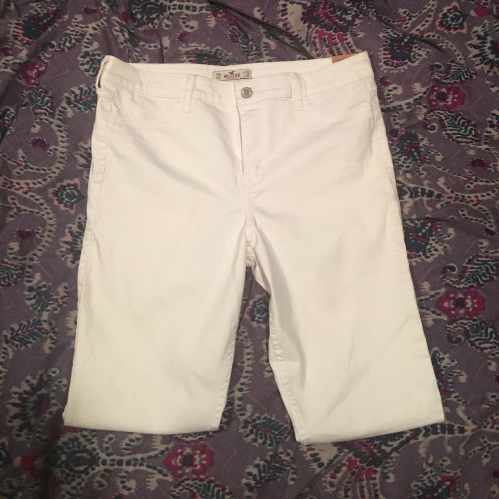 White high waisted New with Tags Hollister jeans!
