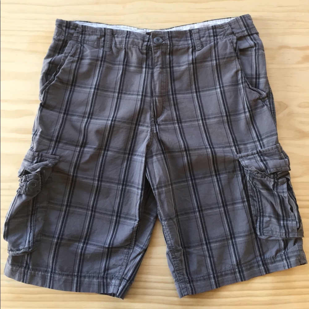 No Boundaries • Men's Gray Plaid Shorts