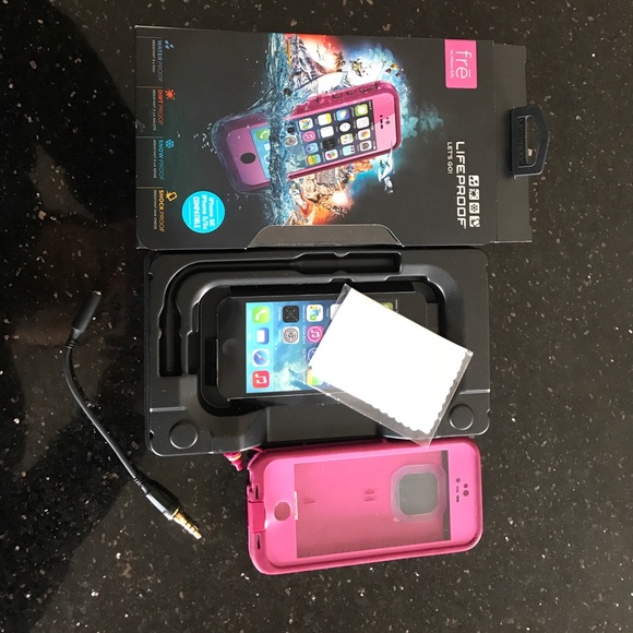 A "frē" lifeproof case for iphone 5 or 5s - Picture 5 of 5