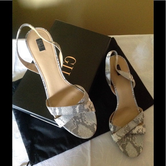 G.I.L.I Crossband Slingback Pumps/Sandals - Picture 3 of 7