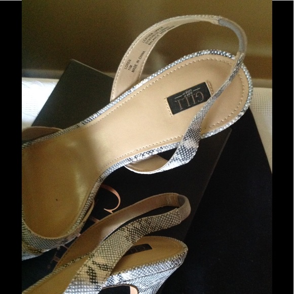 G.I.L.I Crossband Slingback Pumps/Sandals - Picture 6 of 7