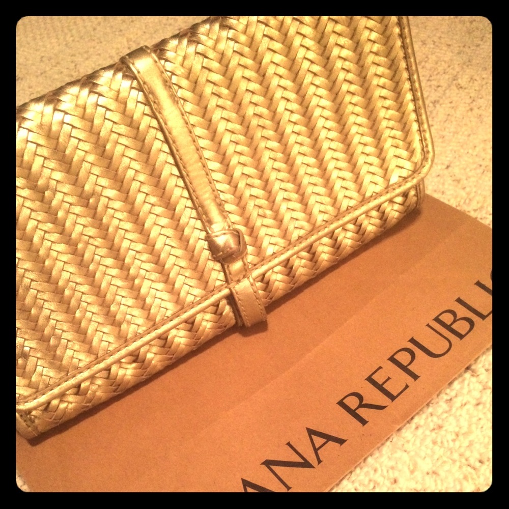 Banana Republic braided leather gold clutch 👛