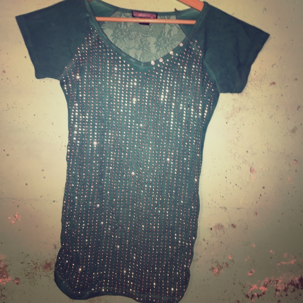 Buckle lace mesh green v neck shirt