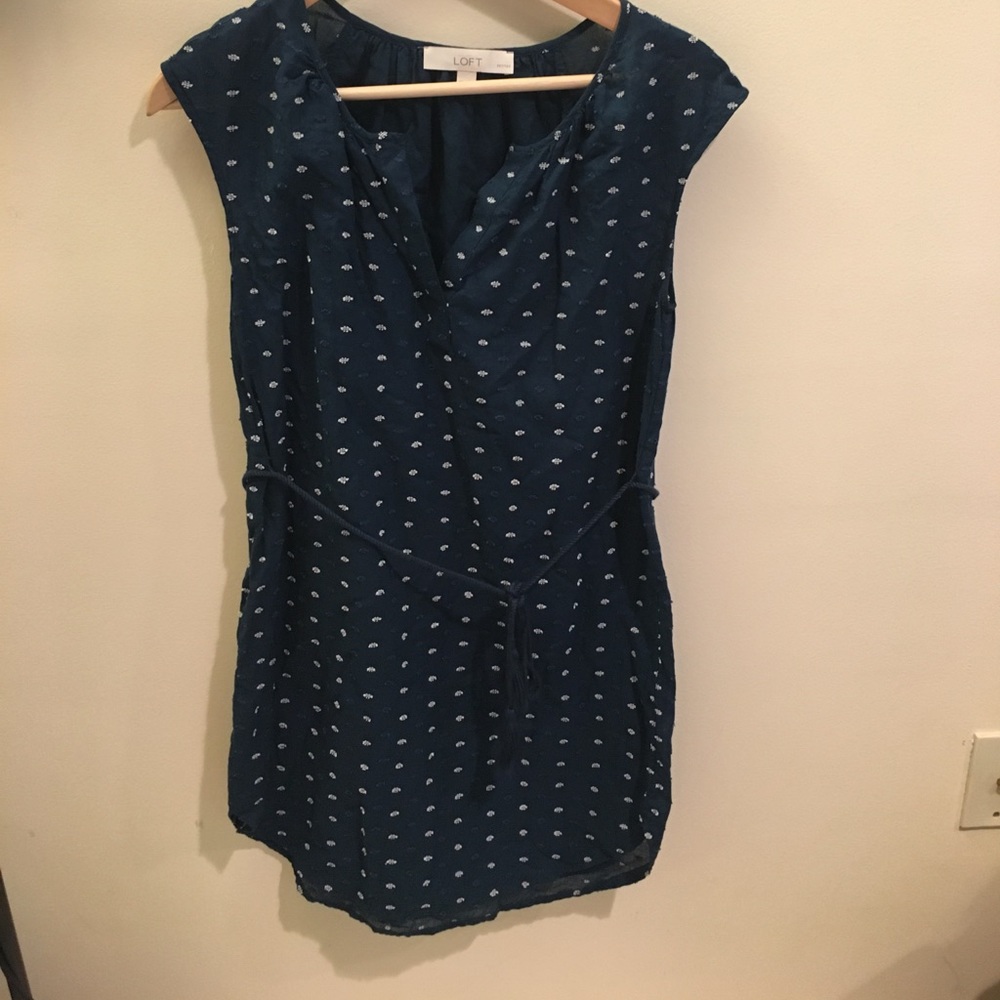 Small shift dress with tie