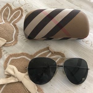 Burberry sunglasses aviator/ perfect condition