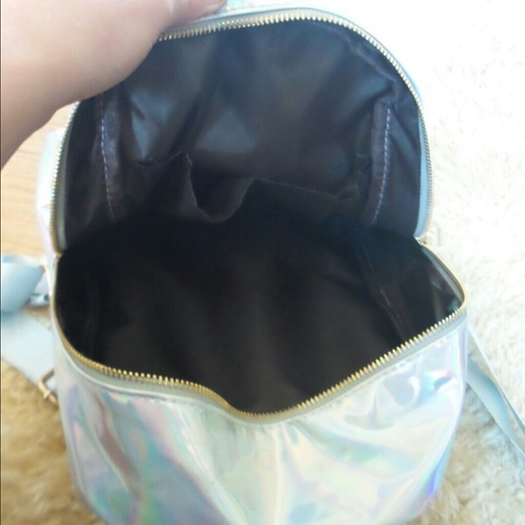 LAST ONE!!♡Small Holographic Backpack NEW!!♡ - Picture 4 of 6