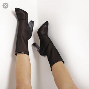 Mesh boots