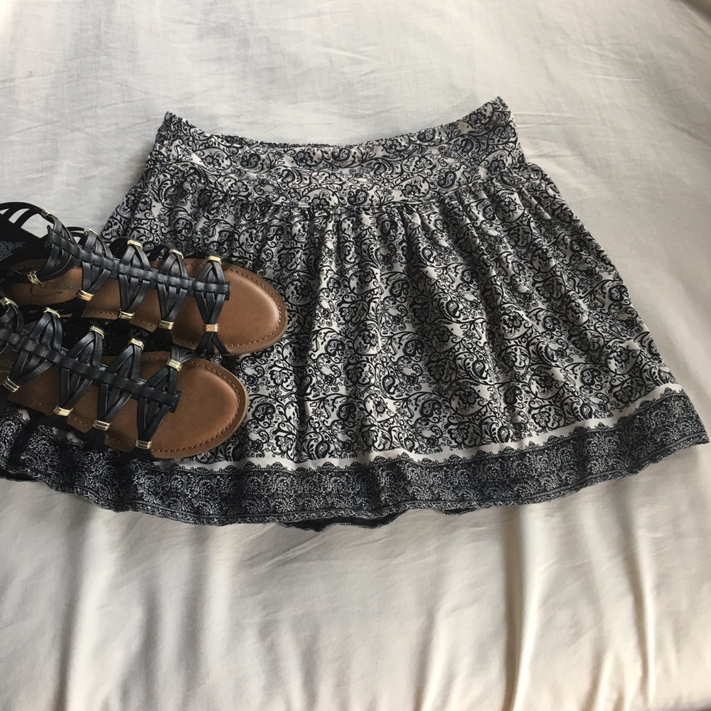 NWOT Black and Cream Mini Skirt with Designs
