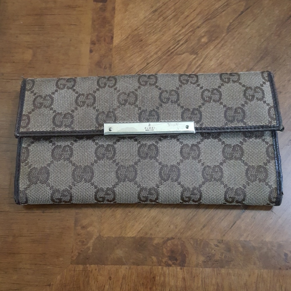 Gucci Wallet Authenticate