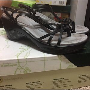 J-41 Adventure On Black sandals