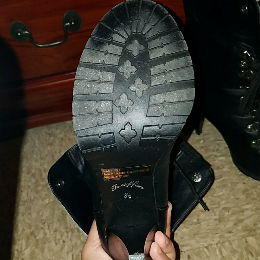 Boots - Picture 3 of 3