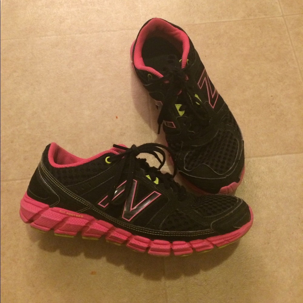 New balance tennis shoes