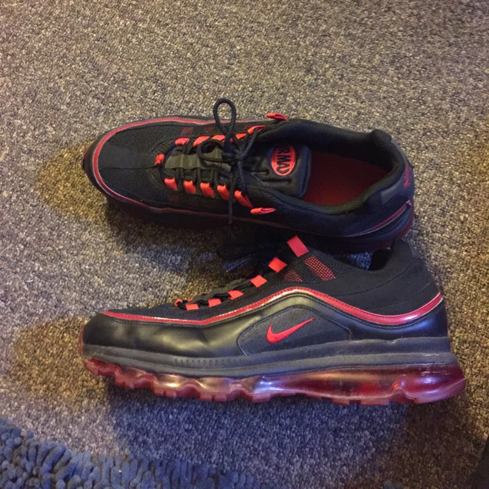 Nike Air Max black and red