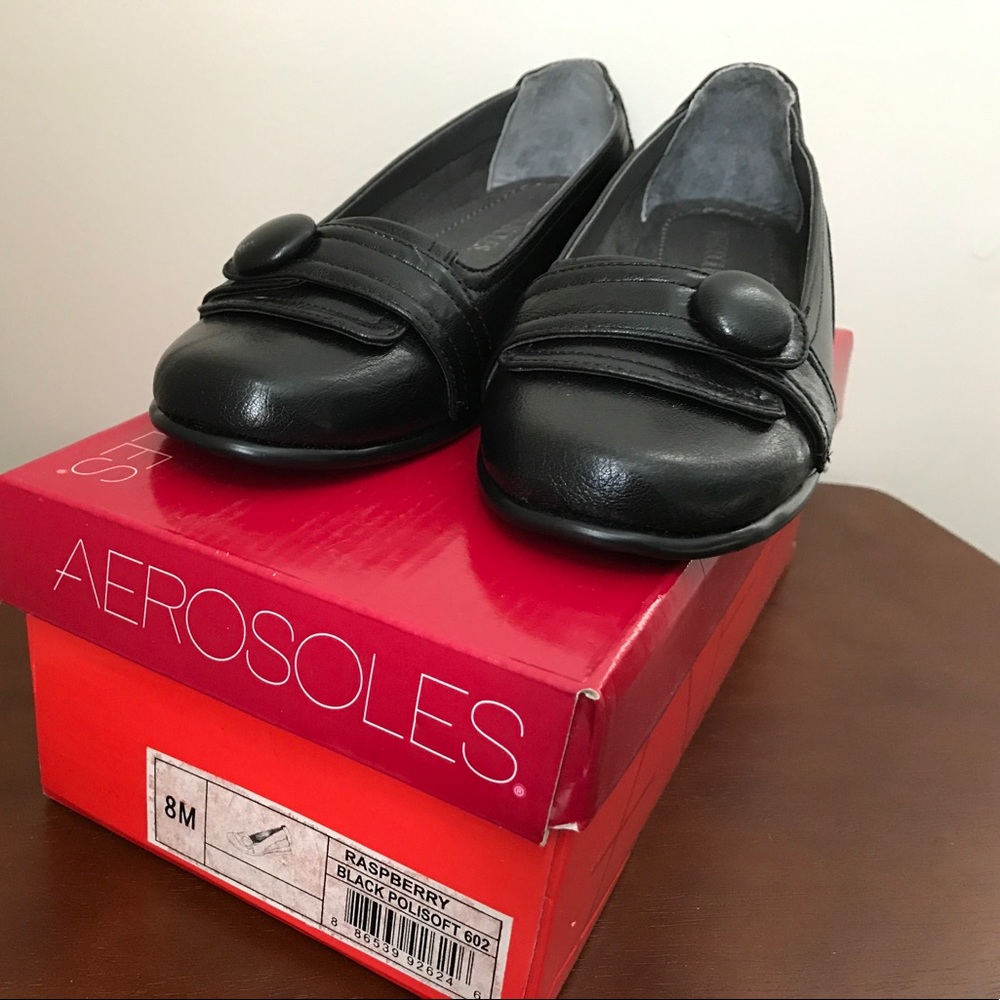 Black flat shoes