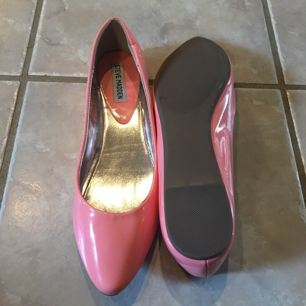 Coral/pink Steve Madden flats
