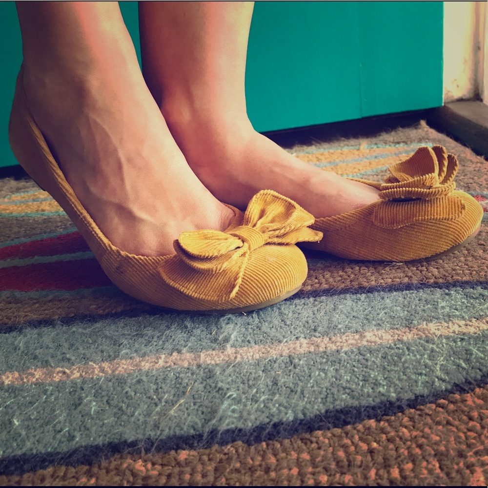 Cute Mustard Yellow Flats