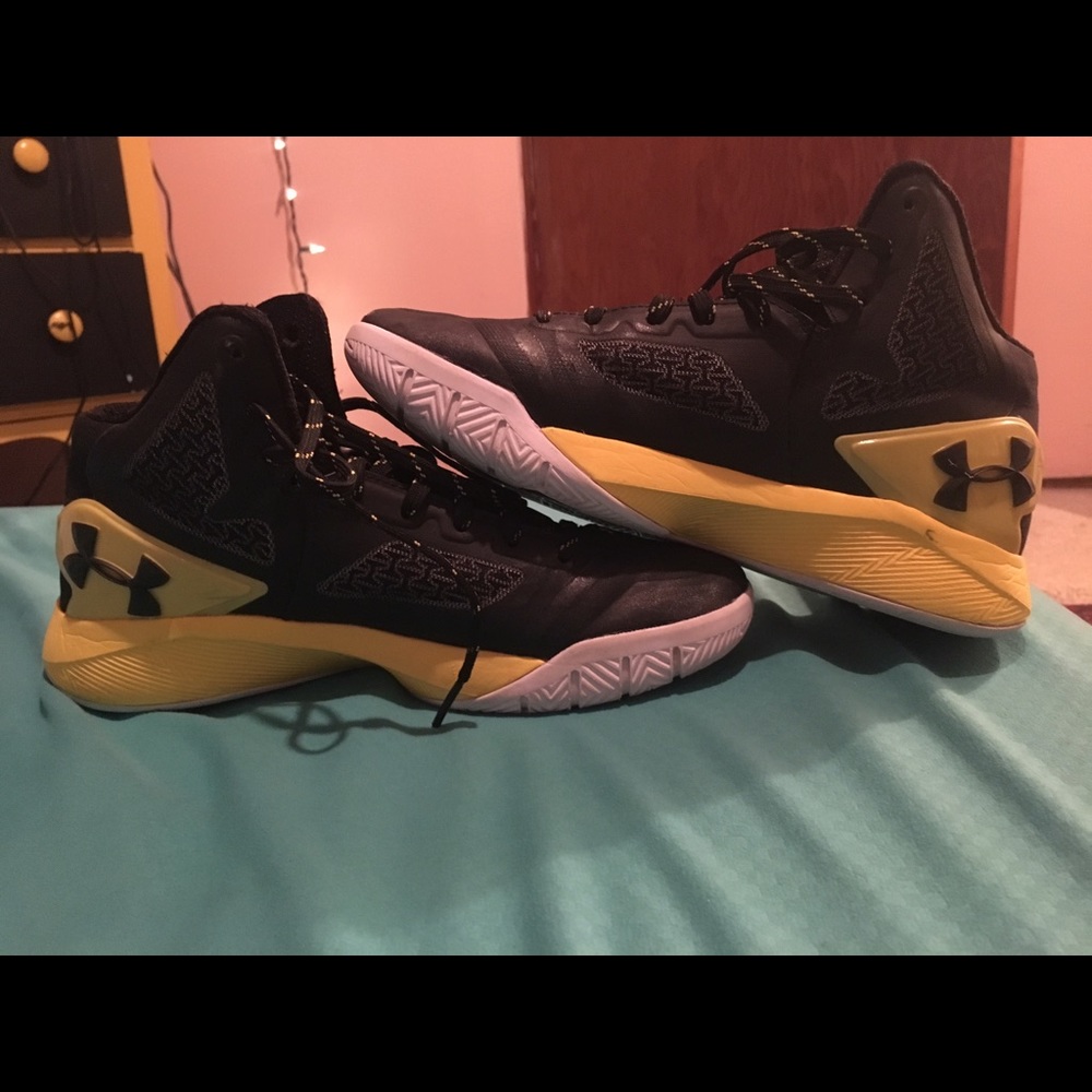 Under Armour ™ ClutchFit Women's Basketball Shoes