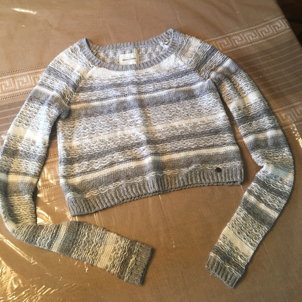 Abercrombie kids medium gray & white knit sweater