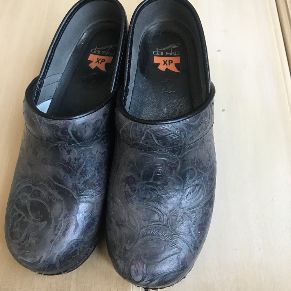 Dansko xp rose detailed clogs