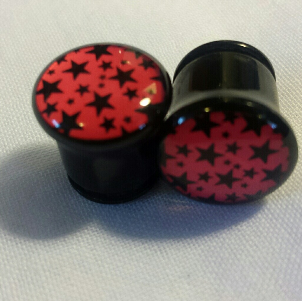 1/2 inch single flare pink w/ black star plugs