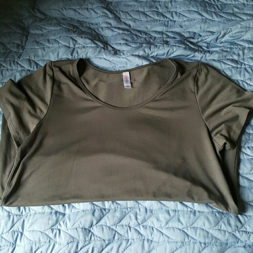 Dark grey lularoe classic tee